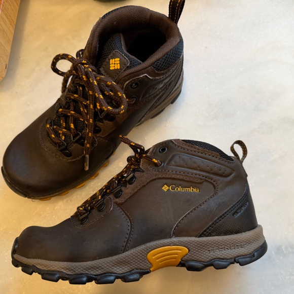 Columbia Youth Newton Ridge Mid Hiker Boot Size 3 - Picture 3 of 6
